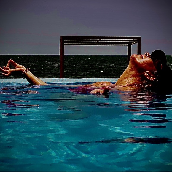 Fashionista. Contemporary Industry Insider. Retailer. Merchandiser… - Picture 2 of 7